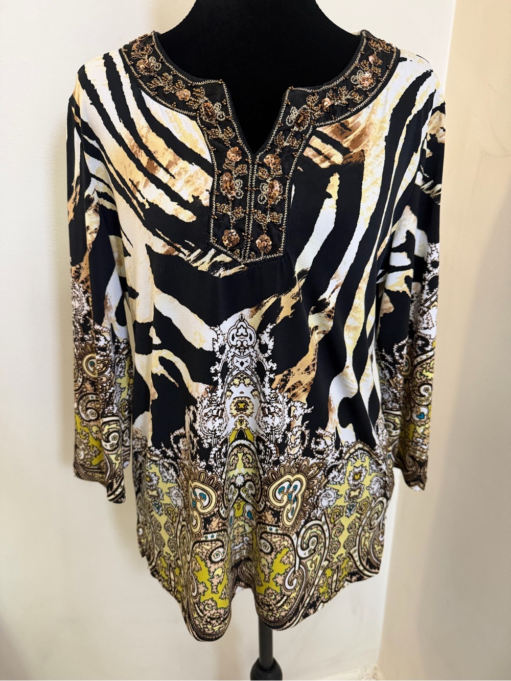 JM Collection Black, White & Gold Embellished Tunic Top